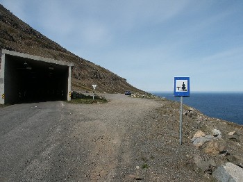 Parkplatz an der Tunneleinfahrt nach Ólafsfjrður