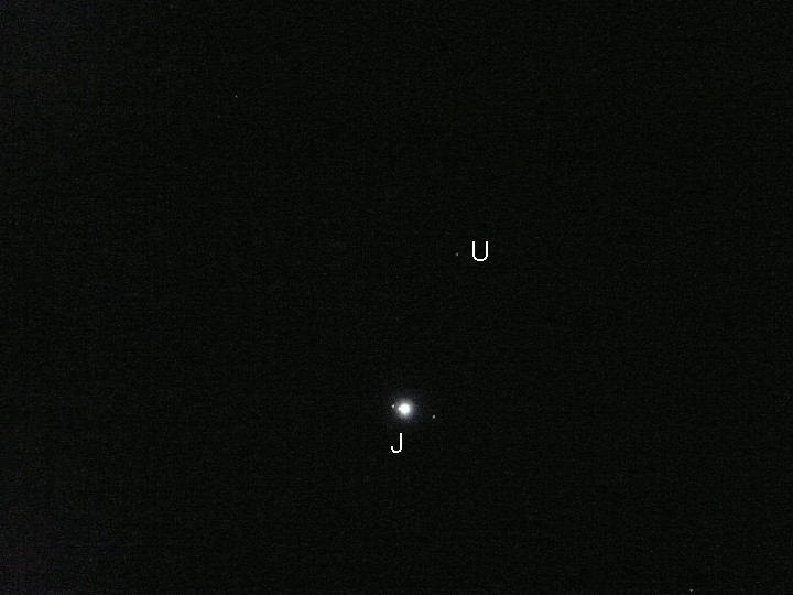Freitag kurz vor Mitternacht, Jupiter mit 2 Monden und Uranus, fotografiert aus dem Hotelfenster in Deißlingen